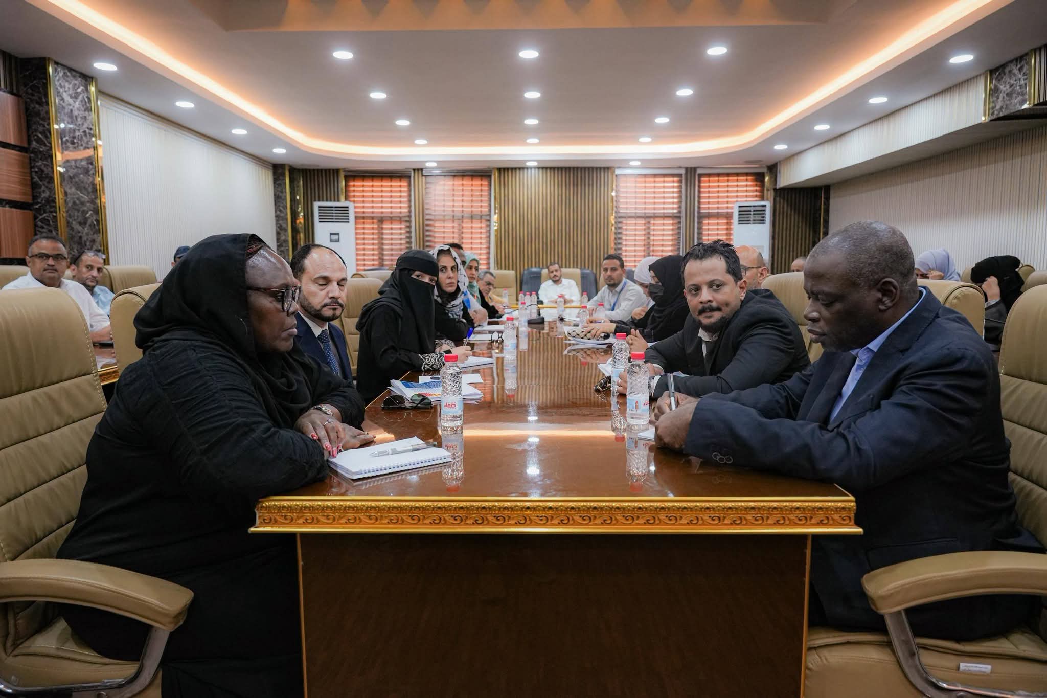 المحافظ شيخ يناقش مع ممثلي منظمة "الأوتشا" التدخلات الإنسانية وتعزيز المشاريع المستدامة - المحافظ شيخ يناقش مع ممثلي منظمة "الأوتشا" التدخلات الإنسانية وتعزيز المشاريع المستدامة -