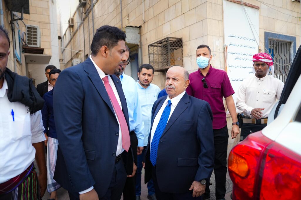 الخنبشي يتفقد هيئة مستشفى ابن سينا العام ومستشفى المكلا للأمومة والطفولة ويؤكد أهمية الارتقاء بالخدمات الصحية الخنبشي يتفقد هيئة مستشفى ابن سينا العام ومستشفى المكلا للأمومة والطفولة ويؤكد أهمية الارتقاء بالخدمات الصحية