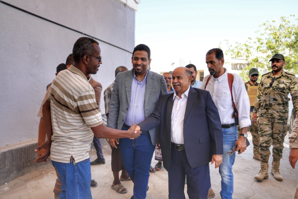 عضو مجلس القيادة محافظ حضرموت يزور مشروع مخازن الأدوية واللقاحات المحورية بمدينة المكلا عضو مجلس القيادة محافظ حضرموت يزور مشروع مخازن الأدوية واللقاحات المحورية بمدينة المكلا