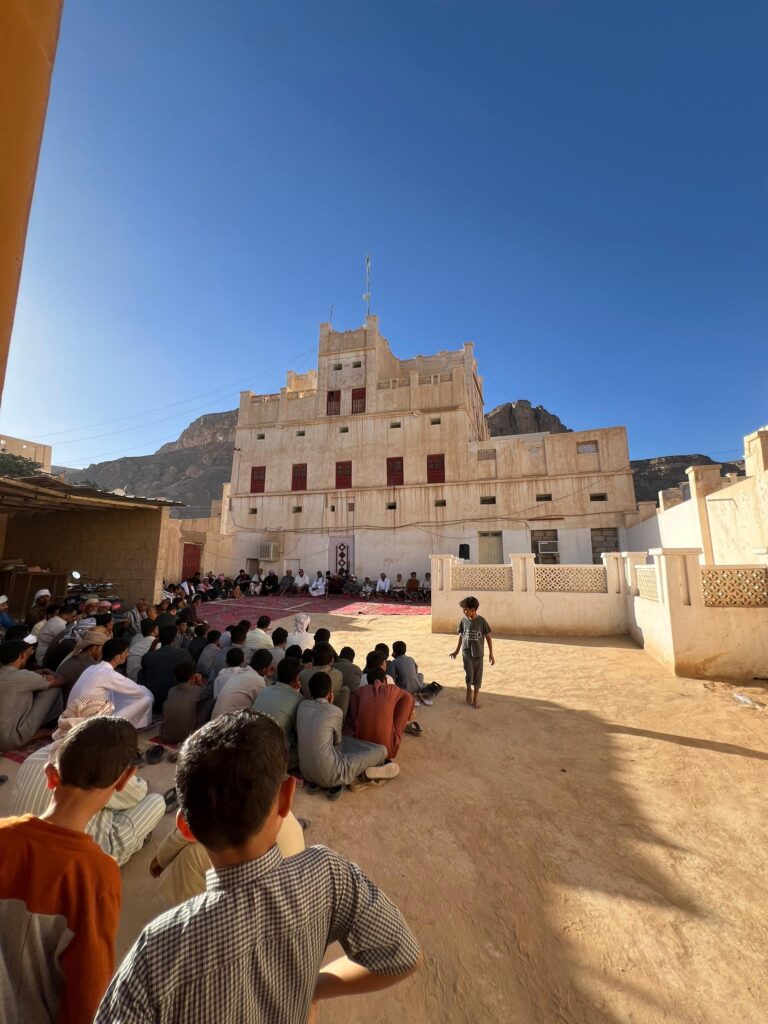 احتفاءً بالإنجاز والفروسية.. قبيلة آل محمد بن عمر الكثيري تكرّم الفارس "عصام صالح عمر بن محمد بن عمر الكثيري" احتفاءً بالإنجاز والفروسية.. قبيلة آل محمد بن عمر الكثيري تكرّم الفارس "عصام صالح عمر بن محمد بن عمر الكثيري"