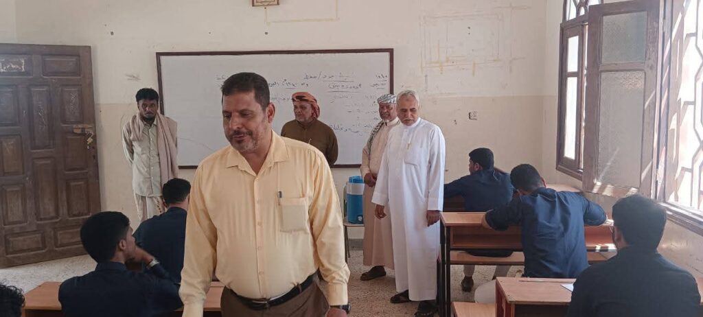 مدير تربية سيئون يتفقد سير العملية الامتحانية بمركزي بن حم للبنين و تاربة للبنات للمرحلة الثانوية : مدير تربية سيئون يتفقد سير العملية الامتحانية بمركزي بن حم للبنين و تاربة للبنات للمرحلة الثانوية :
