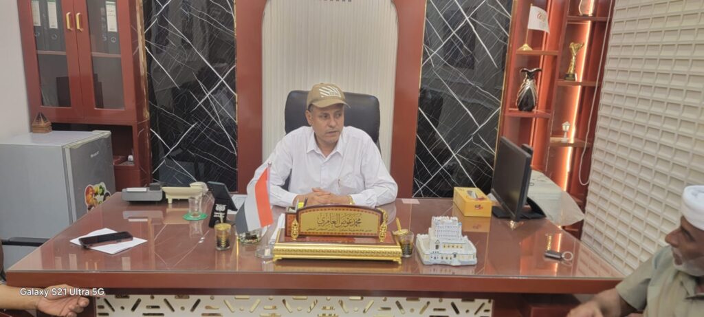 مدير عام سيئون يلتقي لجنة متابعة مشروع مياه تاربة الشرقي ويؤكد السعي لإنهاء معاناة المواطنين مدير عام سيئون يلتقي لجنة متابعة مشروع مياه تاربة الشرقي ويؤكد السعي لإنهاء معاناة المواطنين