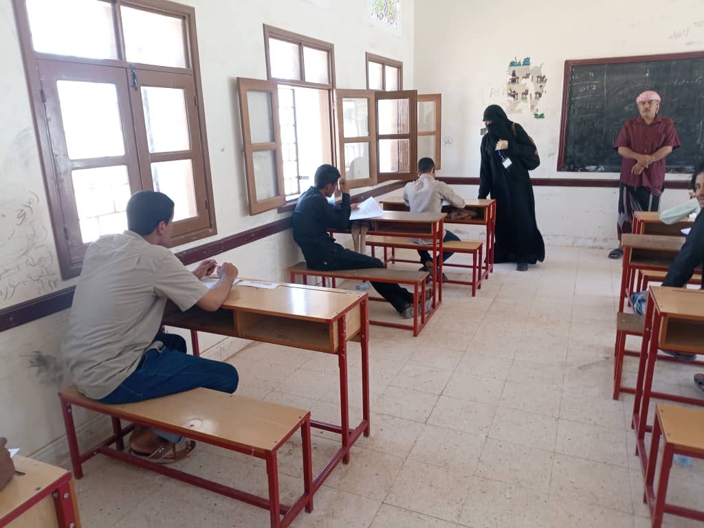 مدير إدارة تطوير تعليم الفتاة وعضو اللجنة الفرعية للاختبارات بمكتب وزارة التربية والتعليم بمحافظة حضرموت الوادي والصحراء تتفقد سير الامتحانات الوزارية بالمركز الامتحاني بمديرية ثمود مدير إدارة تطوير تعليم الفتاة وعضو اللجنة الفرعية للاختبارات بمكتب وزارة التربية والتعليم بمحافظة حضرموت الوادي والصحراء تتفقد سير الامتحانات الوزارية بالمركز الامتحاني بمديرية ثمود