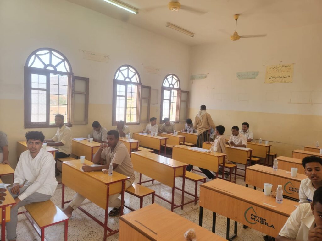 ملتقى شباب البلاد التطوعي بتاربة ينفذ مبادرة اجتماعية للتخفيف من شدة الحر على عدد من المرافق الخدمية وطلاب المدارس في تاربة بمديرية سيئون ملتقى شباب البلاد التطوعي بتاربة ينفذ مبادرة اجتماعية للتخفيف من شدة الحر على عدد من المرافق الخدمية وطلاب المدارس في تاربة بمديرية سيئون