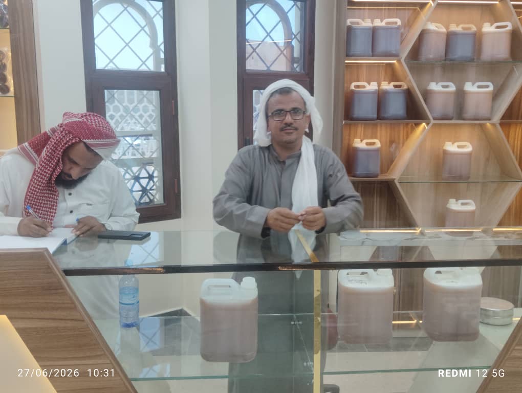 تدشين العمل الرسمي في سوق العسل المركزي بمدينة القطن وسط إقبال واسع يعكس أهمية المنتج الحضرمي تدشين العمل الرسمي في سوق العسل المركزي بمدينة القطن وسط إقبال واسع يعكس أهمية المنتج الحضرمي