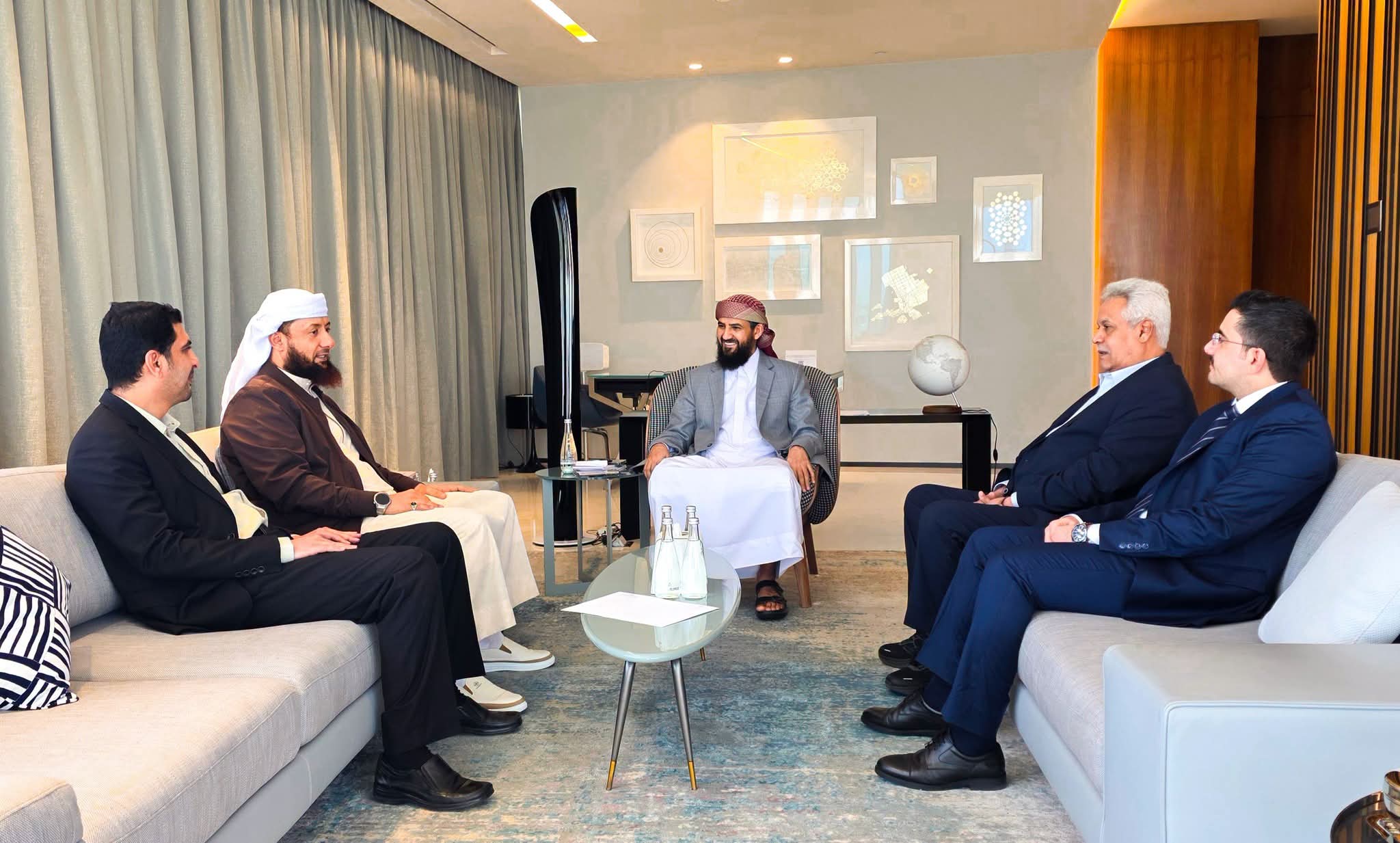 المحرّمي يستقبل نواب عدد من الوزراء ويطّلع على سير الأداء في عدد من القطاعات الحكومية - المحرّمي يستقبل نواب عدد من الوزراء ويطّلع على سير الأداء في عدد من القطاعات الحكومية -