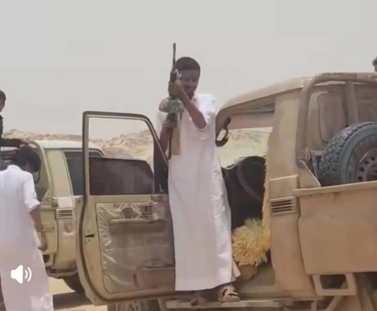 قبائل الجوف تسقط طائرة حـ,ـوثية مسيّرة فوق مطارح الكرامة في الريان - قبائل الجوف تسقط طائرة حـ,ـوثية مسيّرة فوق مطارح الكرامة في الريان -