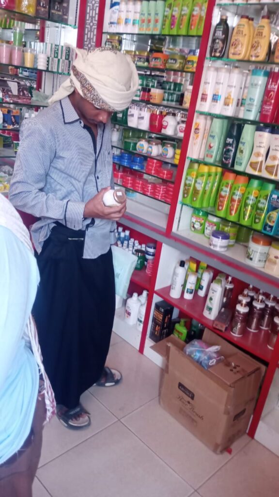 شاهد بالصور.. ضبط مواد منتهية الصلاحية خلال حملة رقابية في منطقة بويش بروكب. شاهد بالصور.. ضبط مواد منتهية الصلاحية خلال حملة رقابية في منطقة بويش بروكب.
