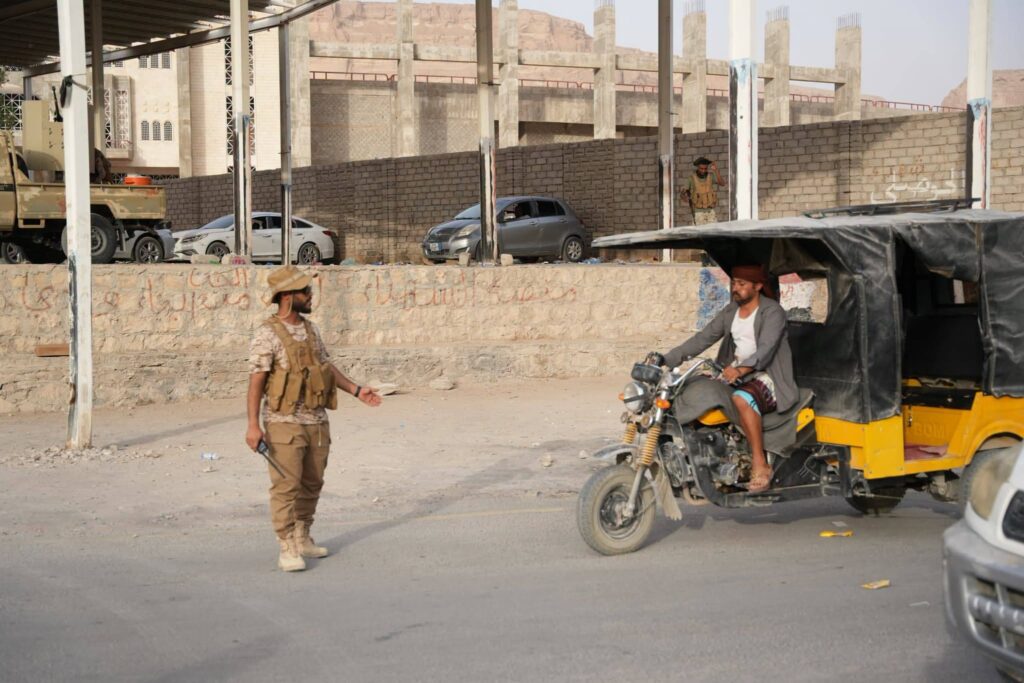 انتشار أمني منظم لقوات درع الوطن بوادي حضرموت يعزز الأمن والاستقرار ويبعث الطمأنينة بين المواطنين "صور" انتشار أمني منظم لقوات درع الوطن بوادي حضرموت يعزز الأمن والاستقرار ويبعث الطمأنينة بين المواطنين "صور"