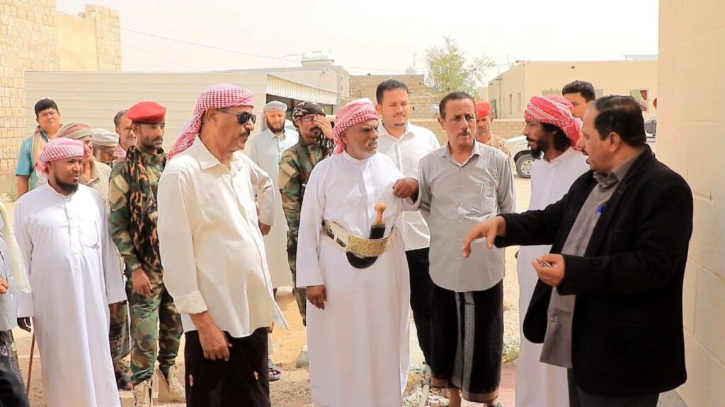 الوكيل بارباع يفتتح مشروع مياه في رماه ويبحث احتياجات المديرية من المشاريع والخدمات الأساسية الوكيل بارباع يفتتح مشروع مياه في رماه ويبحث احتياجات المديرية من المشاريع والخدمات الأساسية
