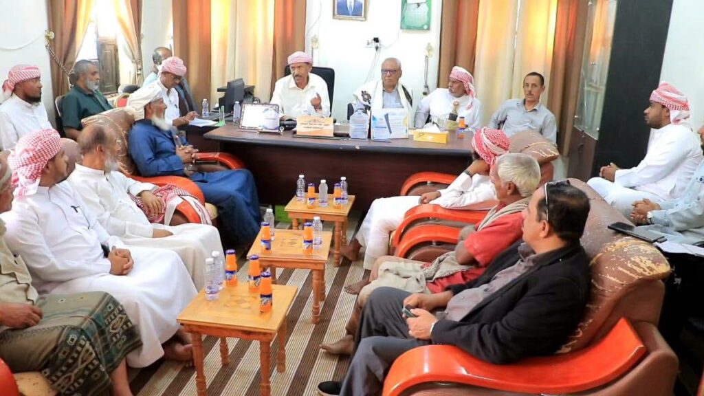 الوكيل بارباع يفتتح مشروع مياه في رماه ويبحث احتياجات المديرية من المشاريع والخدمات الأساسية الوكيل بارباع يفتتح مشروع مياه في رماه ويبحث احتياجات المديرية من المشاريع والخدمات الأساسية