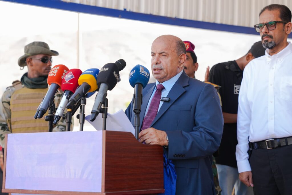 عضو مجلس القيادة الخنبشي يفتتح ويسلم مشاريع تطويرية ومركبات أمنية لإدارة أمن وشرطة ساحل حضرموت "صور" عضو مجلس القيادة الخنبشي يفتتح ويسلم مشاريع تطويرية ومركبات أمنية لإدارة أمن وشرطة ساحل حضرموت "صور"