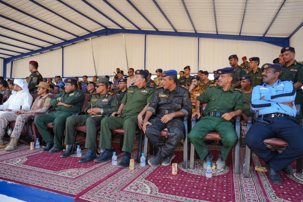 عضو مجلس القيادة الخنبشي يفتتح ويسلم مشاريع تطويرية ومركبات أمنية لإدارة أمن وشرطة ساحل حضرموت "صور" عضو مجلس القيادة الخنبشي يفتتح ويسلم مشاريع تطويرية ومركبات أمنية لإدارة أمن وشرطة ساحل حضرموت "صور"