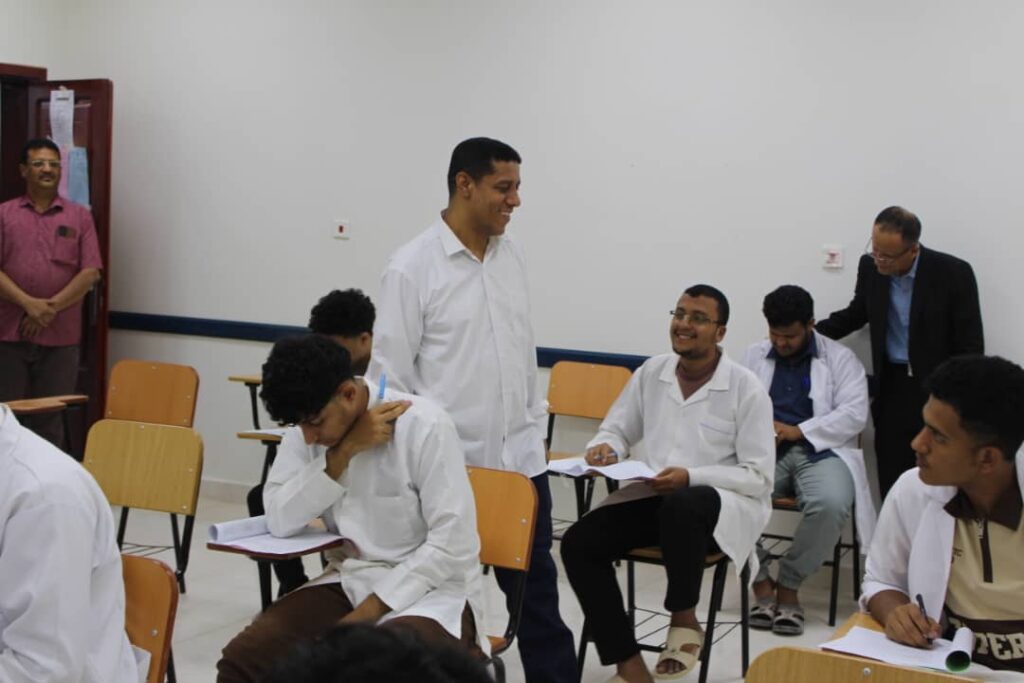 كلية الطب والعلوم الصحية بجامعة سيئون تدشن امتحانات الفصل الدراسي الثاني للعام الجامعي 2026/2025م للمستويات من الأول إلى الخامس كلية الطب والعلوم الصحية بجامعة سيئون تدشن امتحانات الفصل الدراسي الثاني للعام الجامعي 2026/2025م للمستويات من الأول إلى الخامس