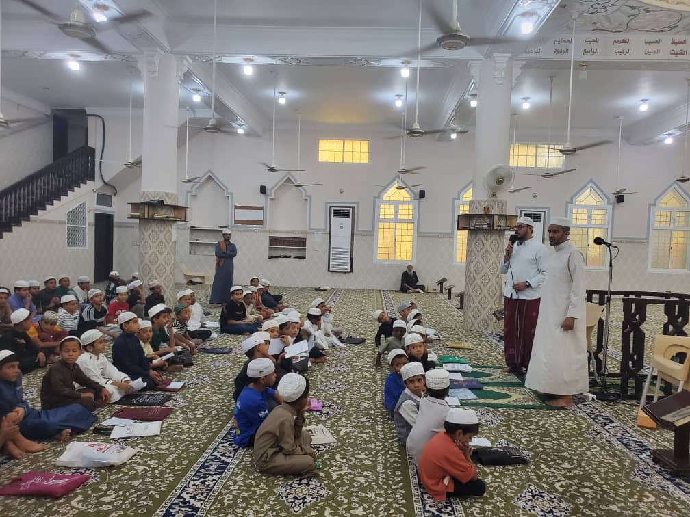 مدير عام أوقاف وإرشاد ساحل حضرموت يطلع على نشاط الدورة الصيفية التخصصية السابعة بمركز جامع الصالحين بالمكلا مدير عام أوقاف وإرشاد ساحل حضرموت يطلع على نشاط الدورة الصيفية التخصصية السابعة بمركز جامع الصالحين بالمكلا