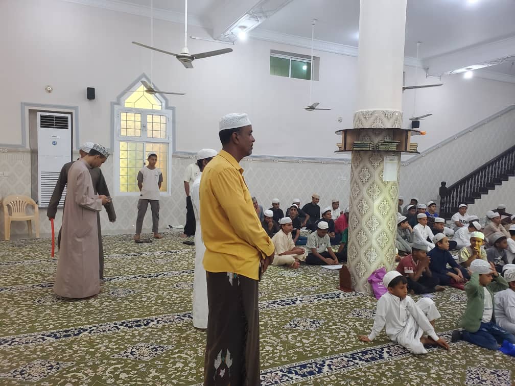 مدير عام أوقاف وإرشاد ساحل حضرموت يطلع على نشاط الدورة الصيفية التخصصية السابعة بمركز جامع الصالحين بالمكلا مدير عام أوقاف وإرشاد ساحل حضرموت يطلع على نشاط الدورة الصيفية التخصصية السابعة بمركز جامع الصالحين بالمكلا