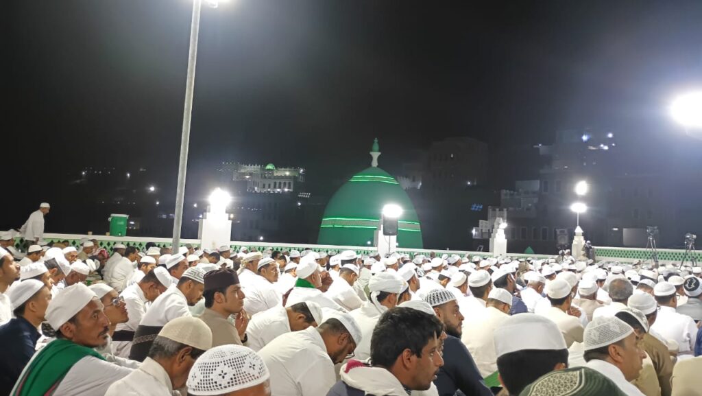 دوعن | الآلاف يحيون حولية الإمام أحمد بن محمد المحضار بالقويرة والحبيب عمر بن حفيظ يتصدر الحضور دوعن | الآلاف يحيون حولية الإمام أحمد بن محمد المحضار بالقويرة والحبيب عمر بن حفيظ يتصدر الحضور