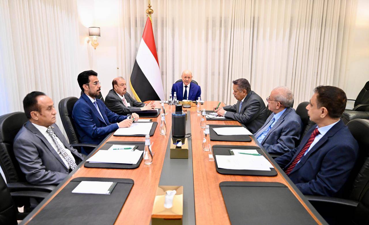 العليمي: أخطر ما يراهن عليه الحوثيون ضرب وحدة «الشرعية» - العليمي: أخطر ما يراهن عليه الحوثيون ضرب وحدة «الشرعية» -