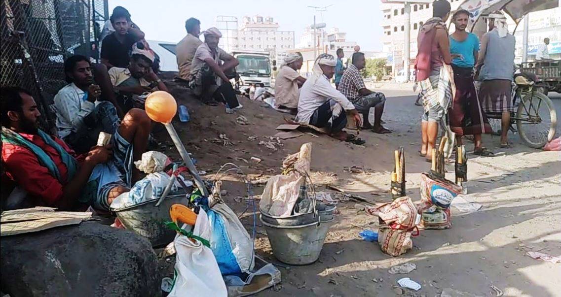 صحيفة: عمال اليمن محاصرون بين بطالة متفاقمة وأجور متدنية - صحيفة: عمال اليمن محاصرون بين بطالة متفاقمة وأجور متدنية -