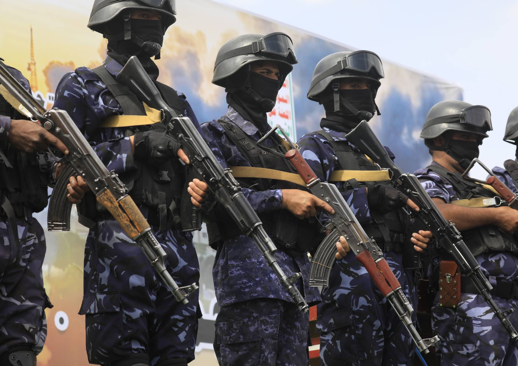 هروب حوثي من مواجهة المطالب الشعبية إلى التصعيد - هروب حوثي من مواجهة المطالب الشعبية إلى التصعيد -