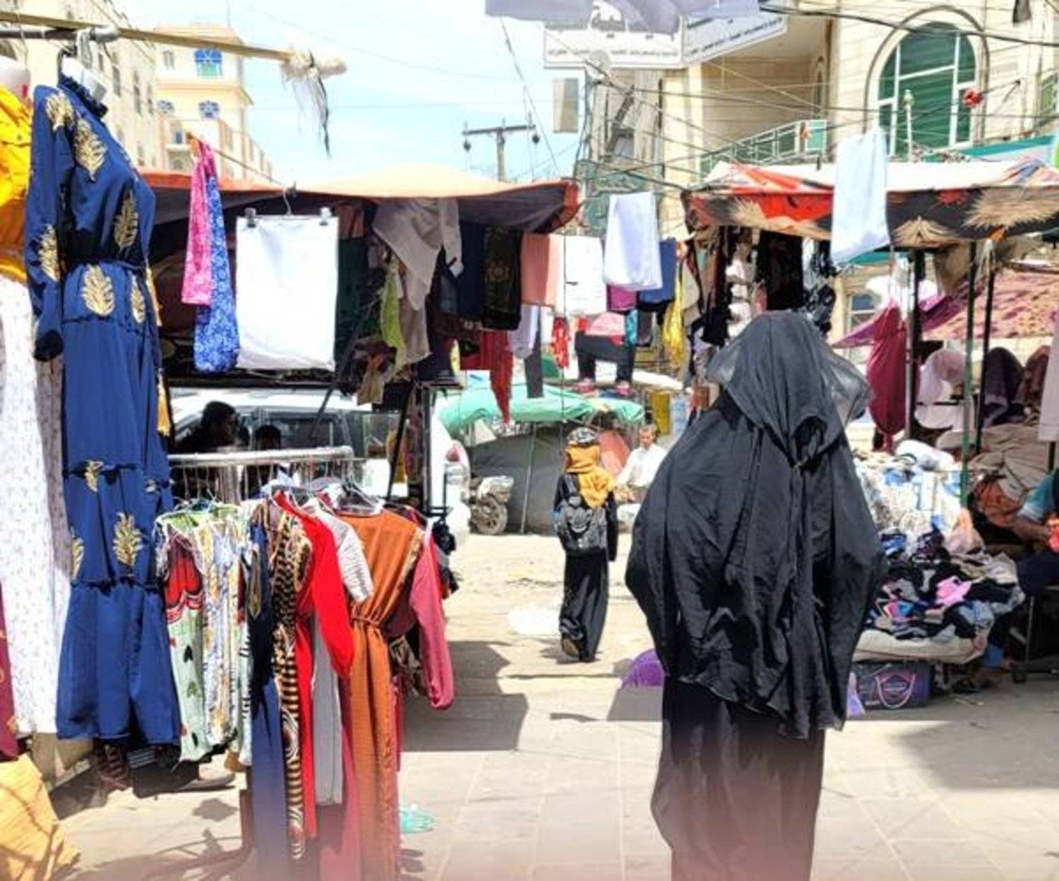 تهديدات الحوثيين للملاحة تنذر بموجة غلاء جديدة في اليمن تهديدات الحوثيين للملاحة تنذر بموجة غلاء جديدة في اليمن