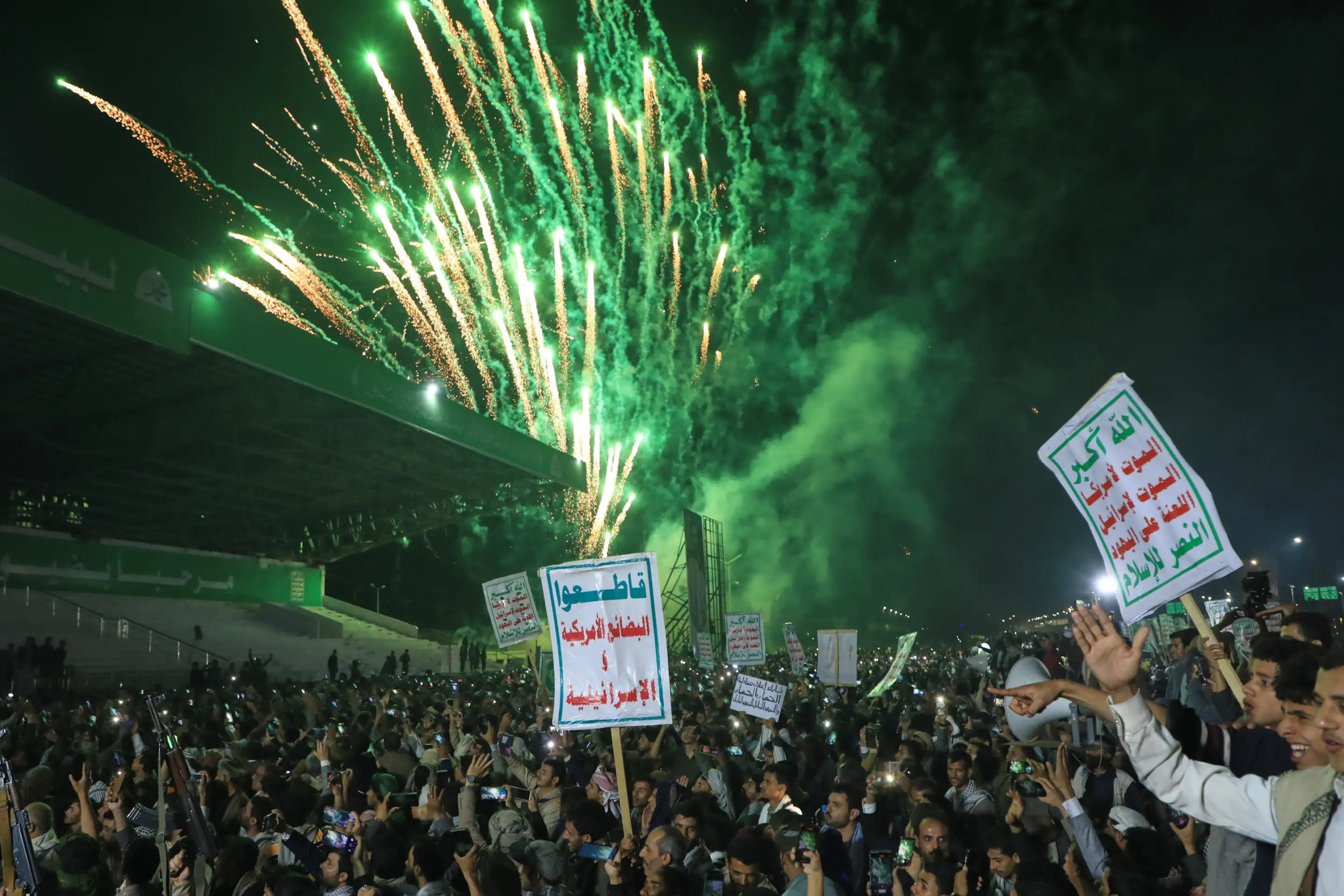 الحوثيون يوظفون تصعيدهم في البحر الأحمر لتوسيع التعبئة الداخلية - الحوثيون يوظفون تصعيدهم في البحر الأحمر لتوسيع التعبئة الداخلية -