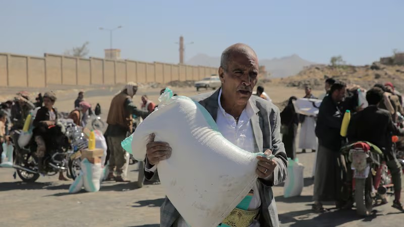 تصعيد الحوثيين يدفع لموجات نزوح جديدة في اليمن - تصعيد الحوثيين يدفع لموجات نزوح جديدة في اليمن -