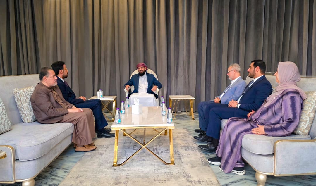 المحرّمي يستقبل قيادة هيئة التشاور والمصالحة لمناقشة تداعيات التصعيد الحوثي والإجراءات الحكومية - المحرّمي يستقبل قيادة هيئة التشاور والمصالحة لمناقشة تداعيات التصعيد الحوثي والإجراءات الحكومية -