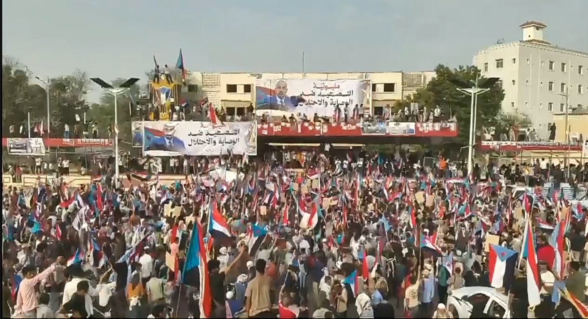 انطلاقًا لبرنامج التصعيد الثوري.. العاصمة عدن تحتضن مليونية "التصعيد ضد الوصاية والاحتلال" انطلاقًا لبرنامج التصعيد الثوري.. العاصمة عدن تحتضن مليونية "التصعيد ضد الوصاية والاحتلال"