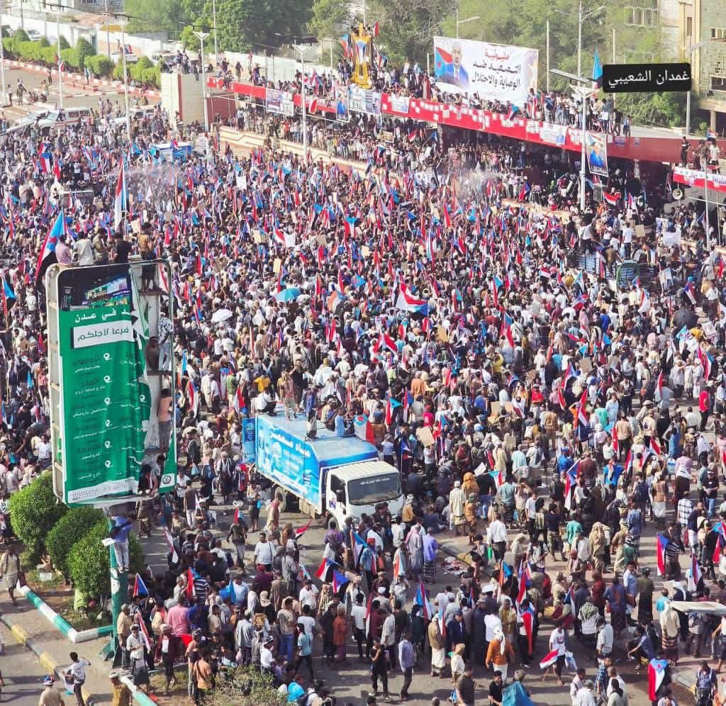 انطلاقًا لبرنامج التصعيد الثوري.. العاصمة عدن تحتضن مليونية "التصعيد ضد الوصاية والاحتلال" انطلاقًا لبرنامج التصعيد الثوري.. العاصمة عدن تحتضن مليونية "التصعيد ضد الوصاية والاحتلال"