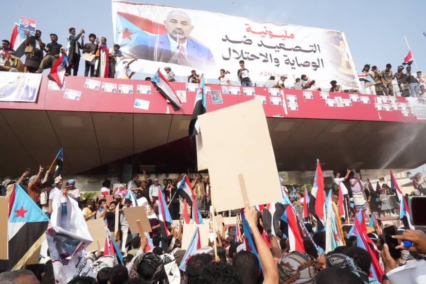 انطلاقًا لبرنامج التصعيد الثوري.. العاصمة عدن تحتضن مليونية "التصعيد ضد الوصاية والاحتلال" انطلاقًا لبرنامج التصعيد الثوري.. العاصمة عدن تحتضن مليونية "التصعيد ضد الوصاية والاحتلال"