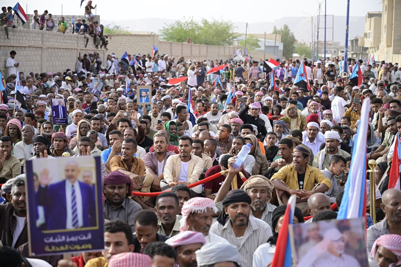 استجابة لدعوة المجلس.. أبناء وادي حضرموت يحتشدون في مليونية "التصعيد ضد الوصاية والاحتلال" استجابة لدعوة المجلس.. أبناء وادي حضرموت يحتشدون في مليونية "التصعيد ضد الوصاية والاحتلال"
