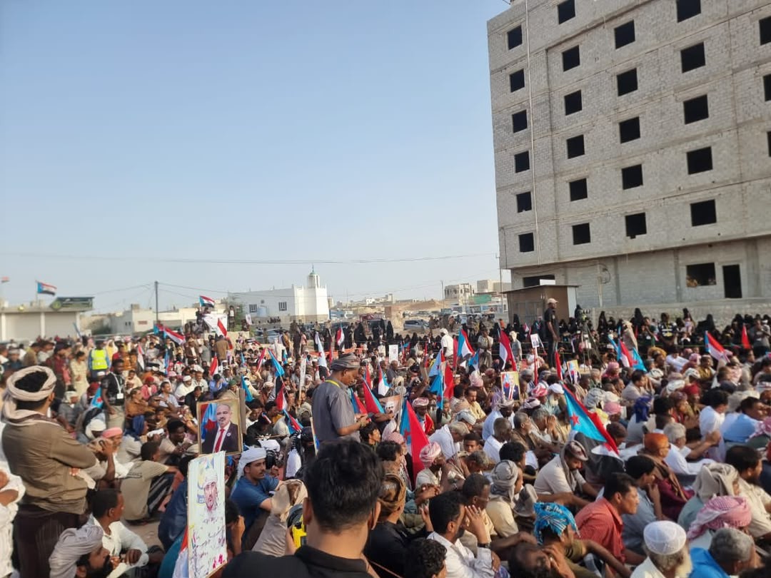 المهرة تجدد العهد في فعالية جماهيرية حاشدة في ذكرى 7 يوليو تحت شعار "رفضًا للوصاية الخارجية والاحتلال" المهرة تجدد العهد في فعالية جماهيرية حاشدة في ذكرى 7 يوليو تحت شعار "رفضًا للوصاية الخارجية والاحتلال"