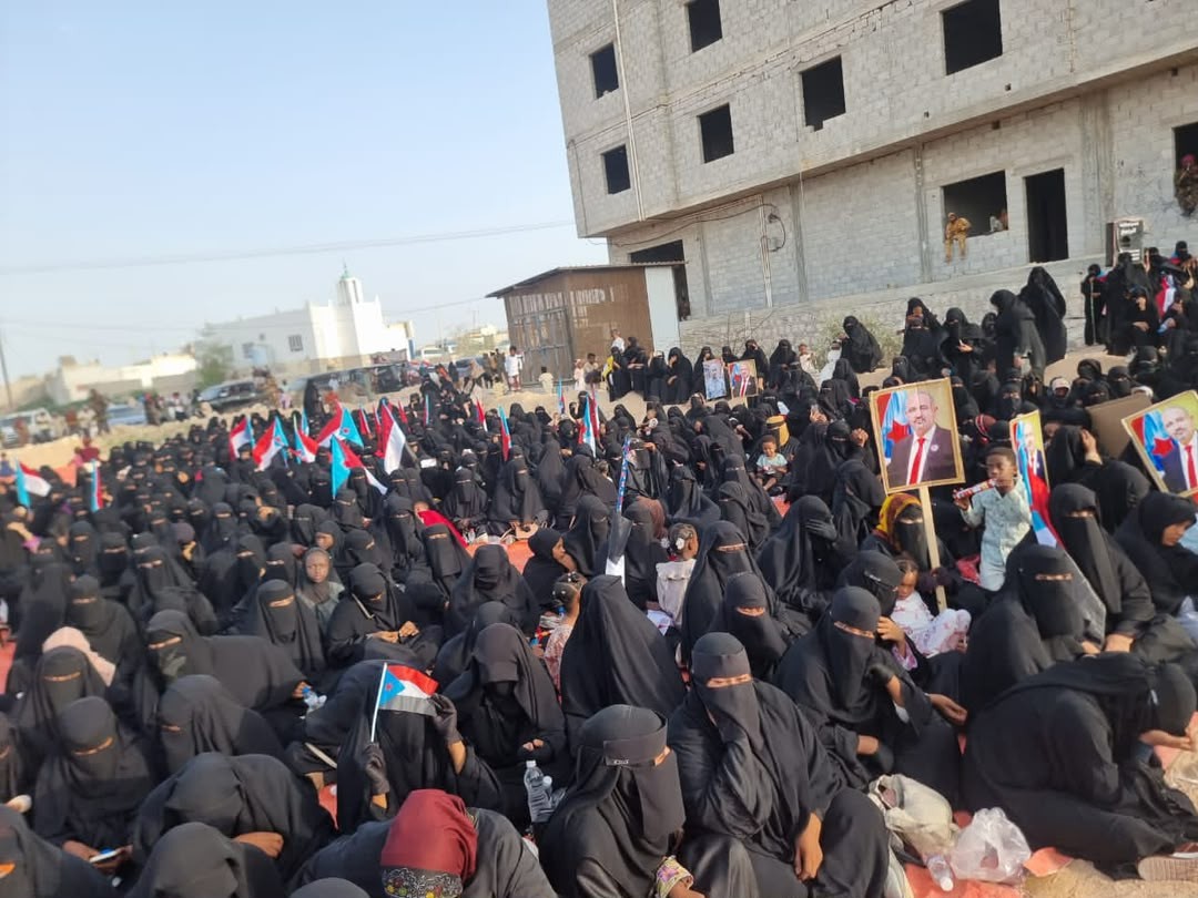 المهرة تجدد العهد في فعالية جماهيرية حاشدة في ذكرى 7 يوليو تحت شعار "رفضًا للوصاية الخارجية والاحتلال" المهرة تجدد العهد في فعالية جماهيرية حاشدة في ذكرى 7 يوليو تحت شعار "رفضًا للوصاية الخارجية والاحتلال"