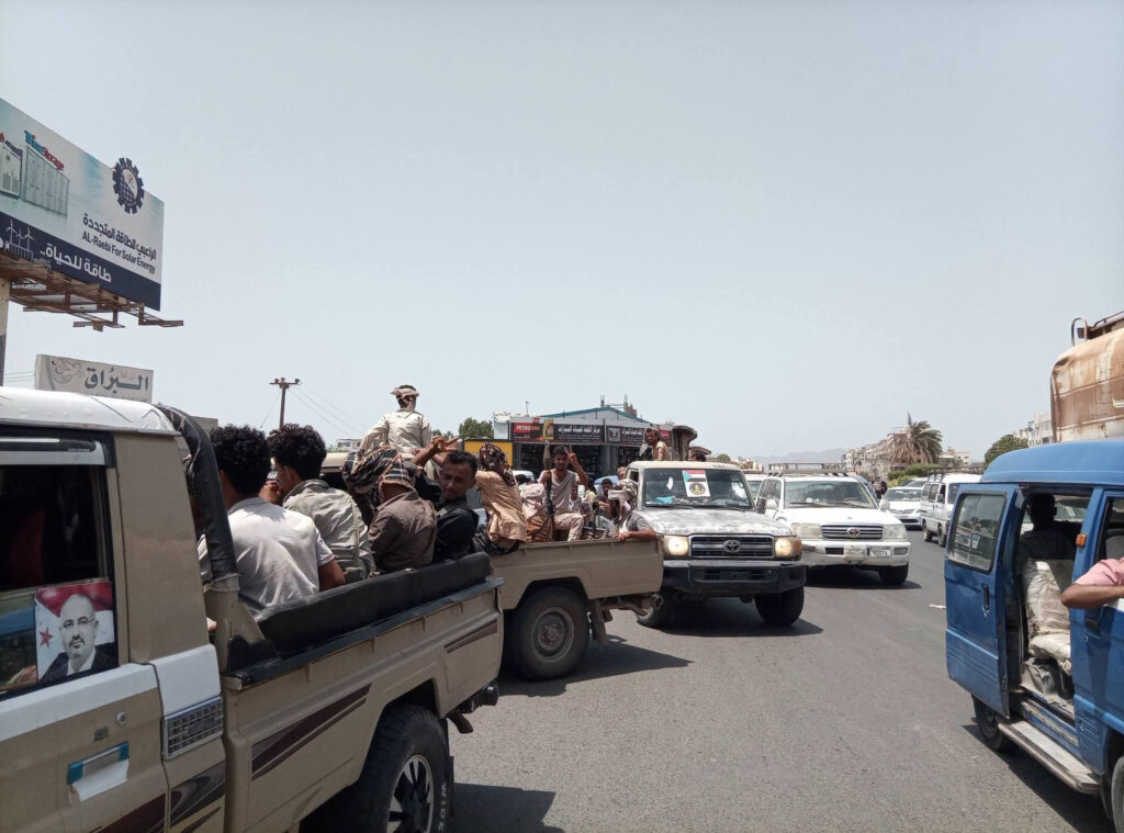 عاجل | شاهد بالصور اثناء انسحاب الحشود القبلية من ساحة العروض بعد اتفاق على تعزيز تأمين سجن المنصورة عاجل | شاهد بالصور اثناء انسحاب الحشود القبلية من ساحة العروض بعد اتفاق على تعزيز تأمين سجن المنصورة