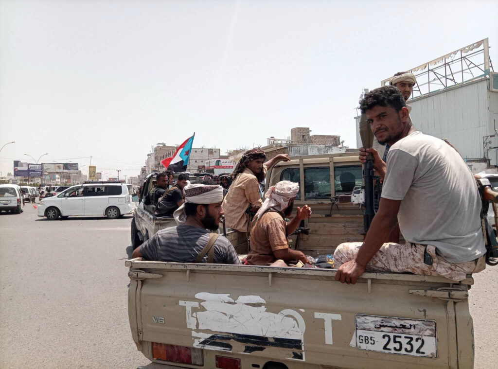 عاجل | شاهد بالصور اثناء انسحاب الحشود القبلية من ساحة العروض بعد اتفاق على تعزيز تأمين سجن المنصورة عاجل | شاهد بالصور اثناء انسحاب الحشود القبلية من ساحة العروض بعد اتفاق على تعزيز تأمين سجن المنصورة