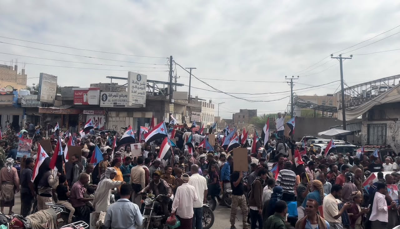 استجابة لدعوة المجلس.. أبناء الضالع يحتشدون في مليونية "التصعيد ضد الوصاية والاحتلال" استجابة لدعوة المجلس.. أبناء الضالع يحتشدون في مليونية "التصعيد ضد الوصاية والاحتلال"