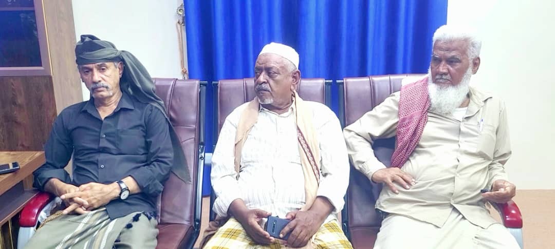 التميمي يطمئن على صحة الناشط الإعلامي محمد بافاضل ويشيد بموقفه الوطني التميمي يطمئن على صحة الناشط الإعلامي محمد بافاضل ويشيد بموقفه الوطني
