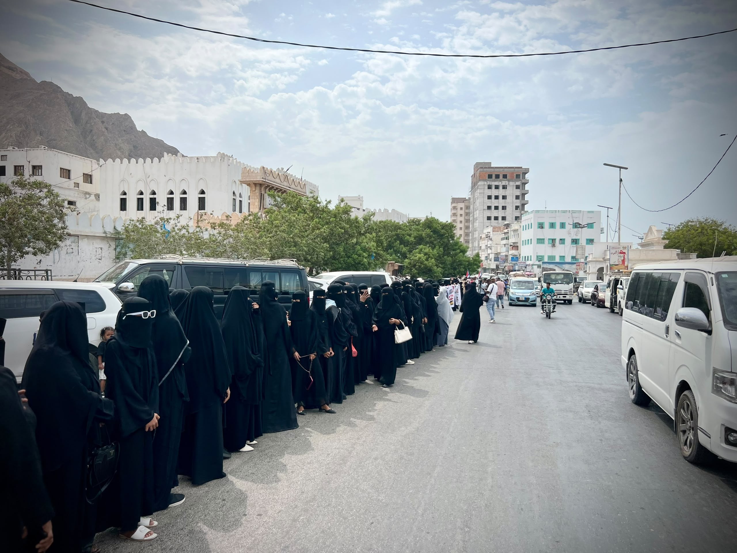 انتقالي حضرموت ينظم وقفة رفضاً لسياسات الهيمنة والوصاية، والانتقاص من حق أبناء حضرموت انتقالي حضرموت ينظم وقفة رفضاً لسياسات الهيمنة والوصاية، والانتقاص من حق أبناء حضرموت