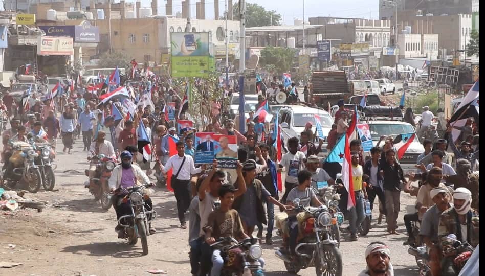 وقفة جماهيرية حاشدة في الضالع تؤكد رفض الوصاية والاحتلال وتدين حملات الاعتقالات وقفة جماهيرية حاشدة في الضالع تؤكد رفض الوصاية والاحتلال وتدين حملات الاعتقالات