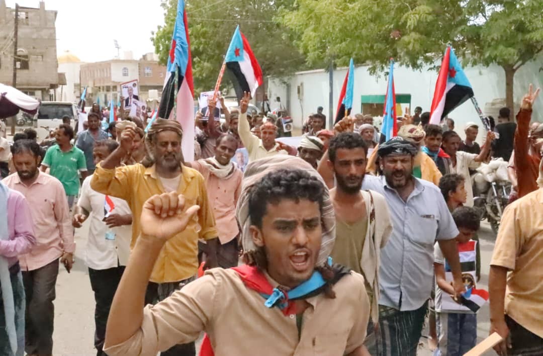 لحج تشهد مسيرة جماهيرية ووقفة احتجاجية تؤكد حق الجنوب في استعادة دولته وترفض ممارسات الوصاية لحج تشهد مسيرة جماهيرية ووقفة احتجاجية تؤكد حق الجنوب في استعادة دولته وترفض ممارسات الوصاية