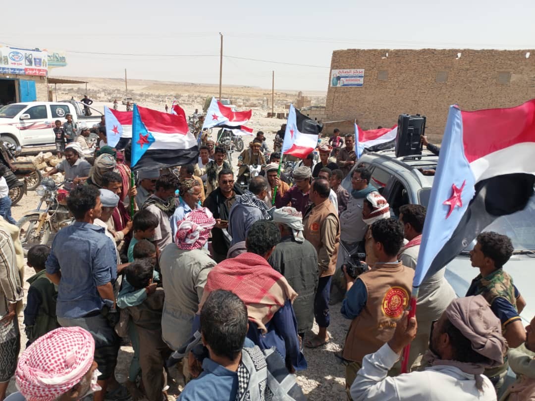 مسيرة جماهيرية حاشدة في الضليعة رفضا للوصاية وتتوعد بتصعيد سلمي متواصل حتى تحقيق المطالب مسيرة جماهيرية حاشدة في الضليعة رفضا للوصاية وتتوعد بتصعيد سلمي متواصل حتى تحقيق المطالب