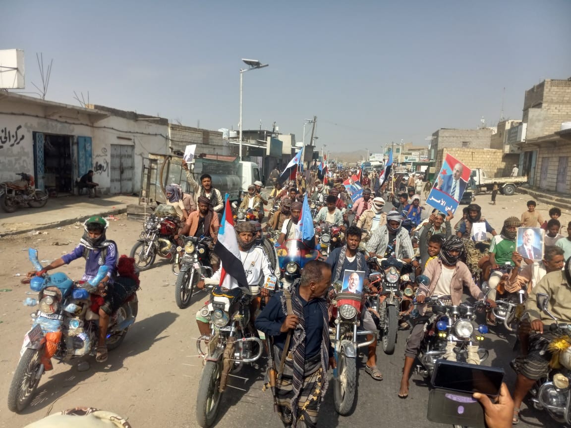 مسيرات جماهيرية حاشدة في مديريات أبين تجدد رفض الوصاية والتمسك بالمشروع الجنوبي التحرري مسيرات جماهيرية حاشدة في مديريات أبين تجدد رفض الوصاية والتمسك بالمشروع الجنوبي التحرري