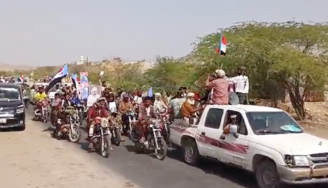 مسيرات جماهيرية حاشدة في مديريات أبين تجدد رفض الوصاية والتمسك بالمشروع الجنوبي التحرري مسيرات جماهيرية حاشدة في مديريات أبين تجدد رفض الوصاية والتمسك بالمشروع الجنوبي التحرري