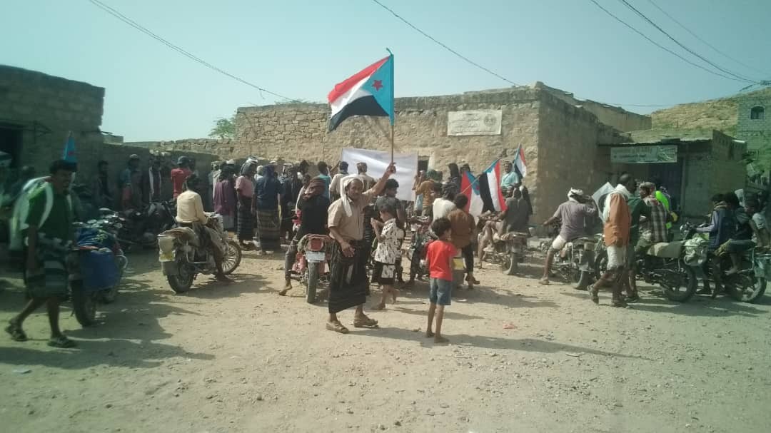 مسيرات جماهيرية حاشدة في مديريات أبين تجدد رفض الوصاية والتمسك بالمشروع الجنوبي التحرري مسيرات جماهيرية حاشدة في مديريات أبين تجدد رفض الوصاية والتمسك بالمشروع الجنوبي التحرري
