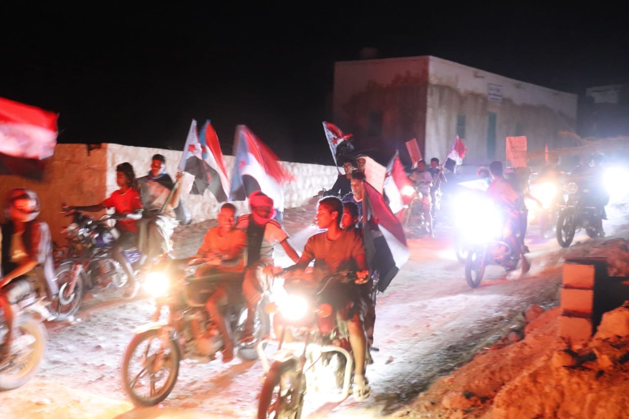 مسيرة حاشدة بالدراجات النارية بمديرية يبعث ترفض الوصاية وتطالب بتحسين الخدمات مسيرة حاشدة بالدراجات النارية بمديرية يبعث ترفض الوصاية وتطالب بتحسين الخدمات