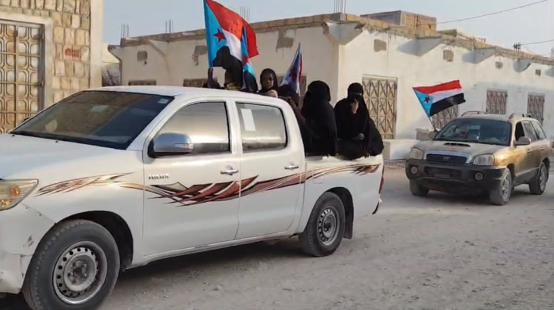انتقالي قشن ينظم مسيرة جماهيرية حاشدة بالمركبات والدراجات ضمن برنامج التصعيد الشعبي انتقالي قشن ينظم مسيرة جماهيرية حاشدة بالمركبات والدراجات ضمن برنامج التصعيد الشعبي