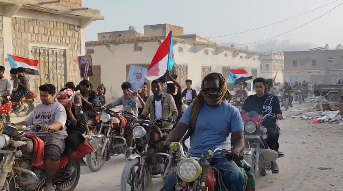 انتقالي قشن ينظم مسيرة جماهيرية حاشدة بالمركبات والدراجات ضمن برنامج التصعيد الشعبي انتقالي قشن ينظم مسيرة جماهيرية حاشدة بالمركبات والدراجات ضمن برنامج التصعيد الشعبي