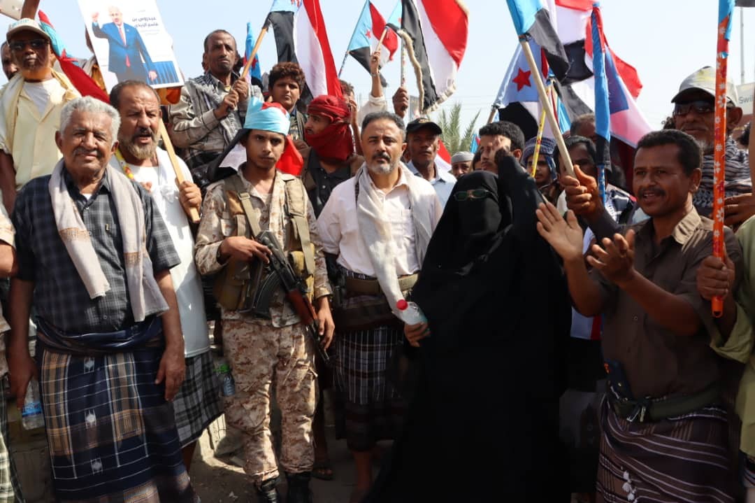 أبين تشهد وقفة جماهيرية حاشدة رفضاً للوصاية وتأكيداً على المضي نحو استعادة الدولة الجنوبية أبين تشهد وقفة جماهيرية حاشدة رفضاً للوصاية وتأكيداً على المضي نحو استعادة الدولة الجنوبية