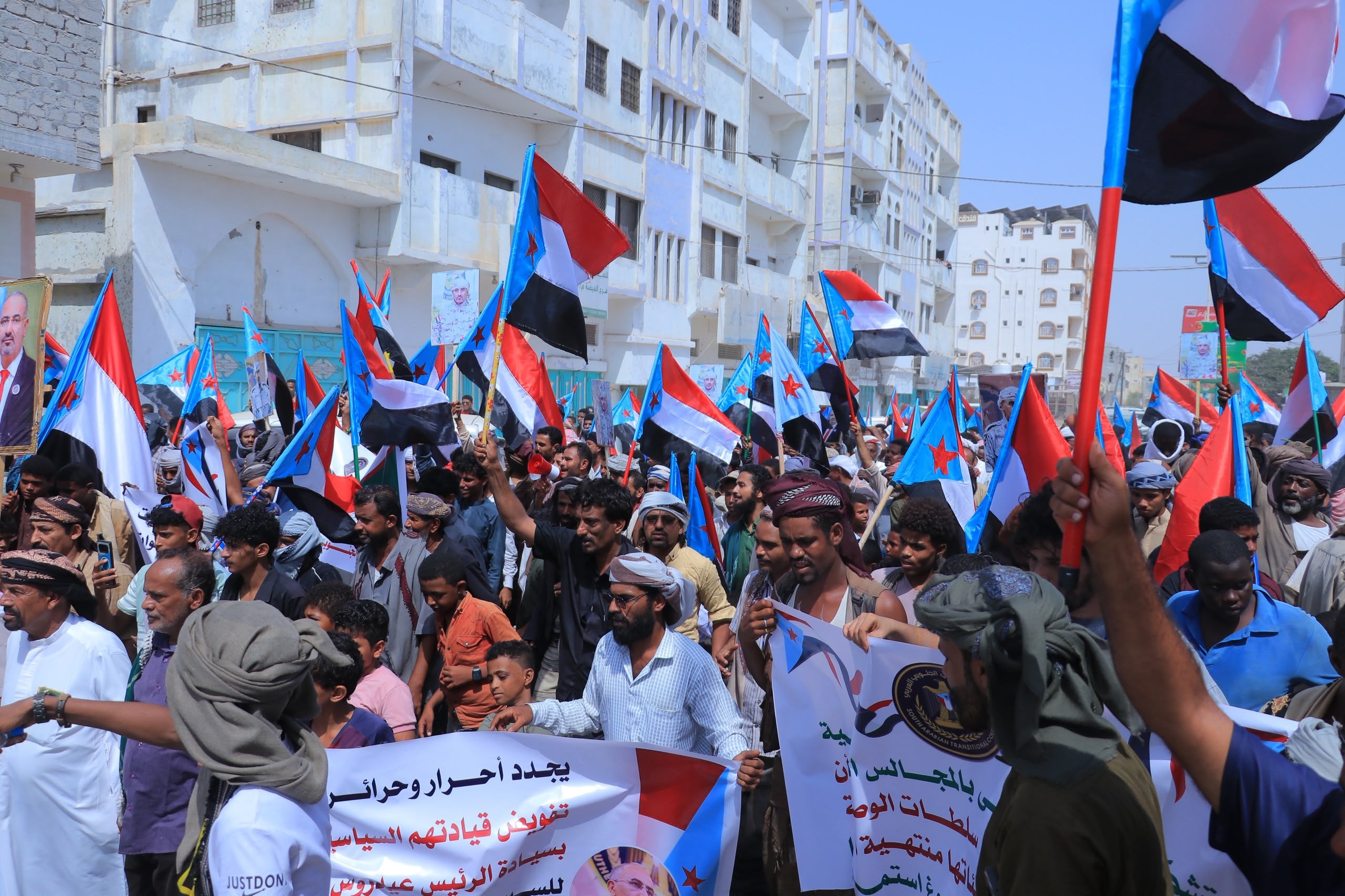 انتقالي المهرة ينظم مسيرة جماهيرية حاشدة في الغيضة تأكيدًا على رفض الوصاية والتمسك باستعادة الدولة الجنوبية انتقالي المهرة ينظم مسيرة جماهيرية حاشدة في الغيضة تأكيدًا على رفض الوصاية والتمسك باستعادة الدولة الجنوبية